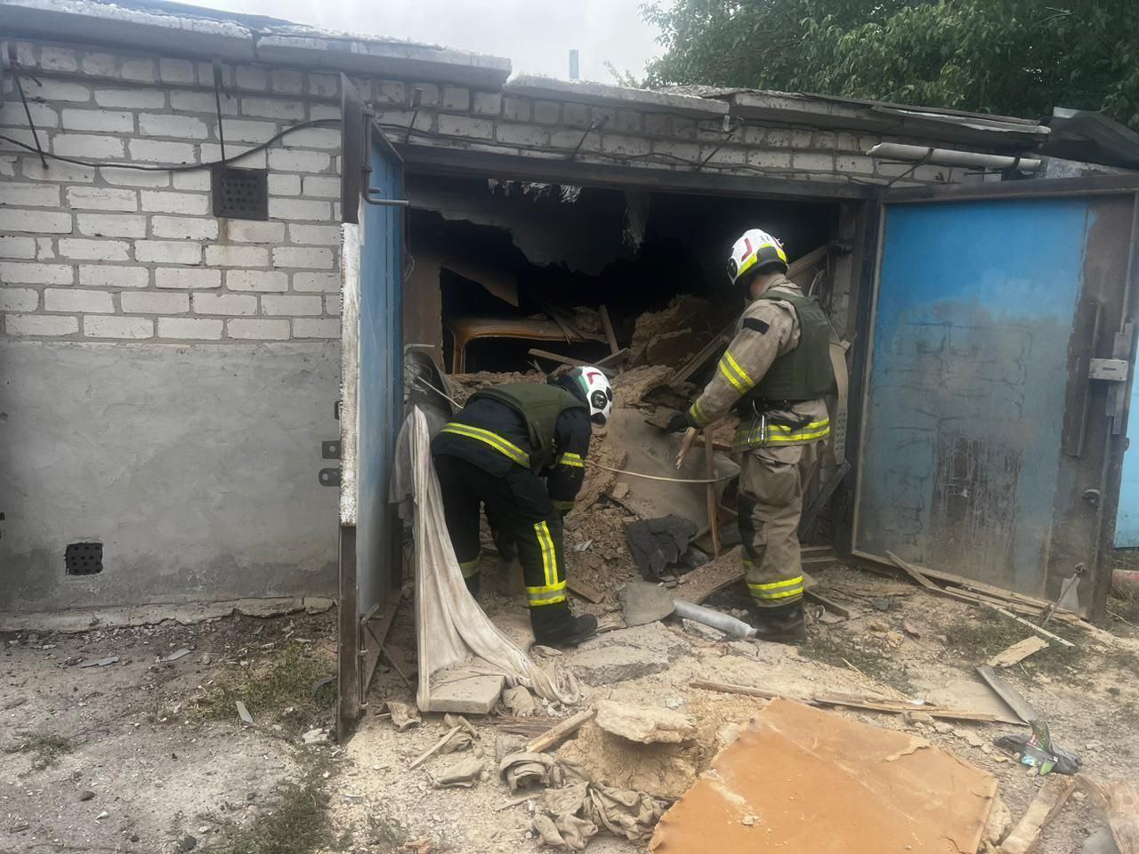 У Марганецькій громаді, яку ворог накрив «Градом», зруйновано гараж.