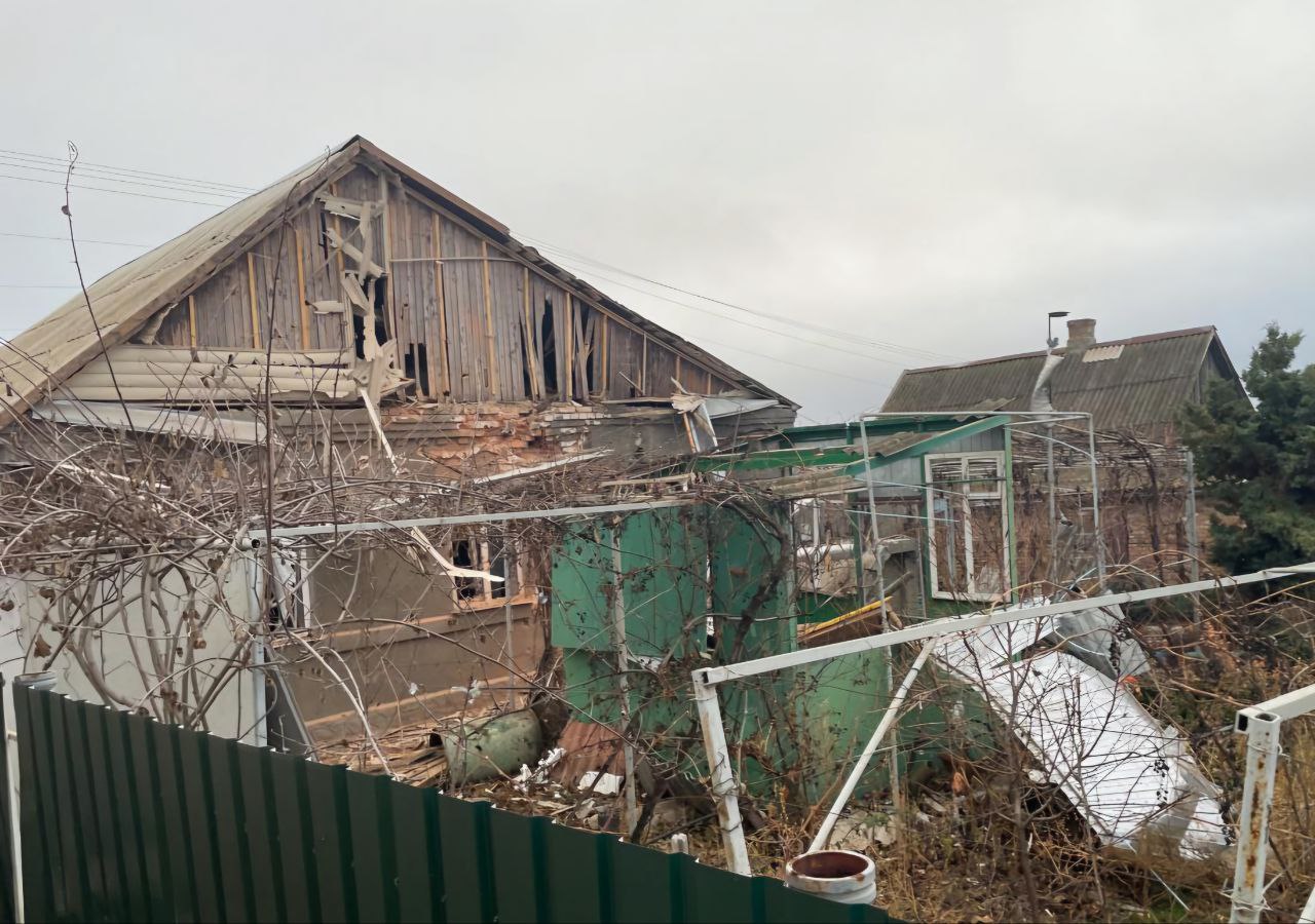 У будинку понівечений дах