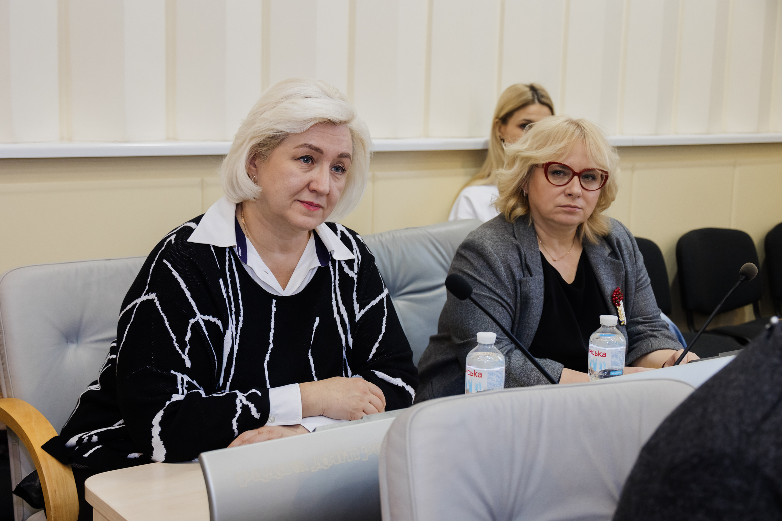 Начальниця управління культури, туризму, національностей і релігій ОВА Наталія Першина та директорка департаменту охорони здоров’я Світлана Мошківська