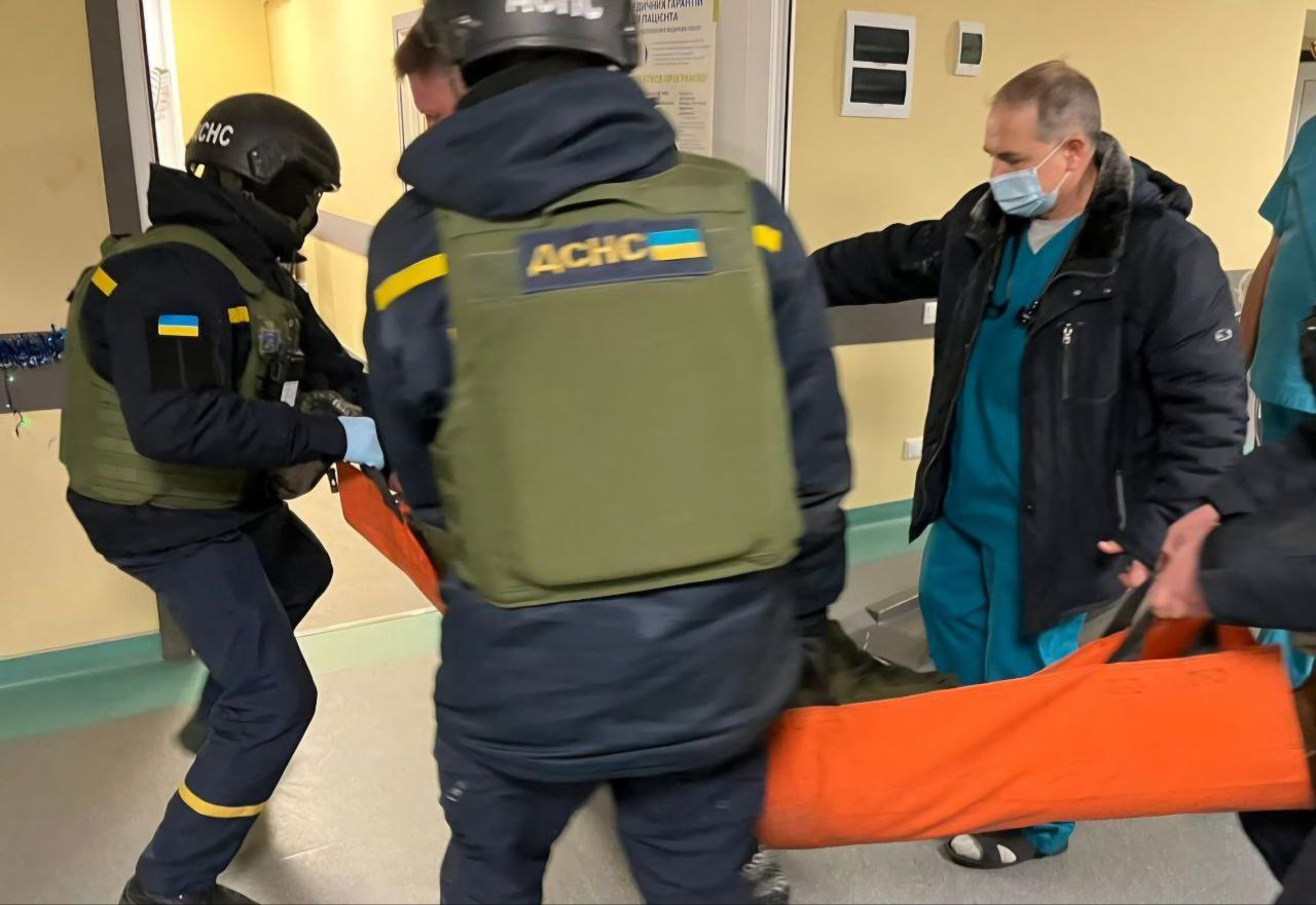 Рятувальники доставили поранену жінку до лікарні