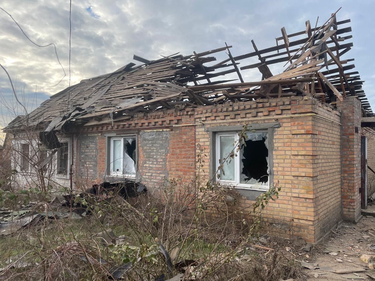 У приватній оселі потрощена покрівля