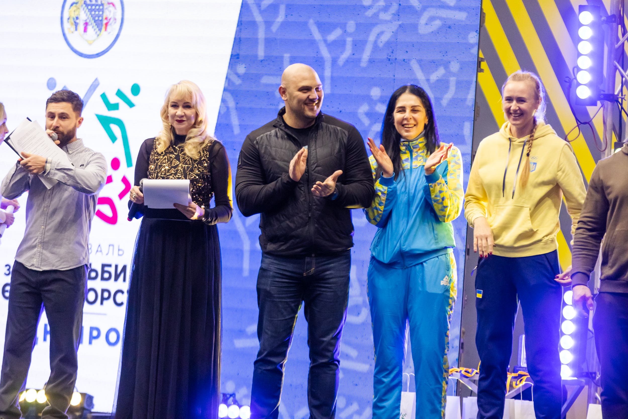 Очільник області разом із зірковими спортсменами під час урочистого відкриття змагань