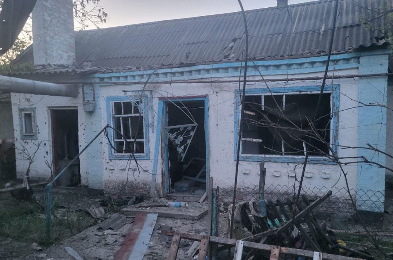Подекуди вибиті вікна та двері