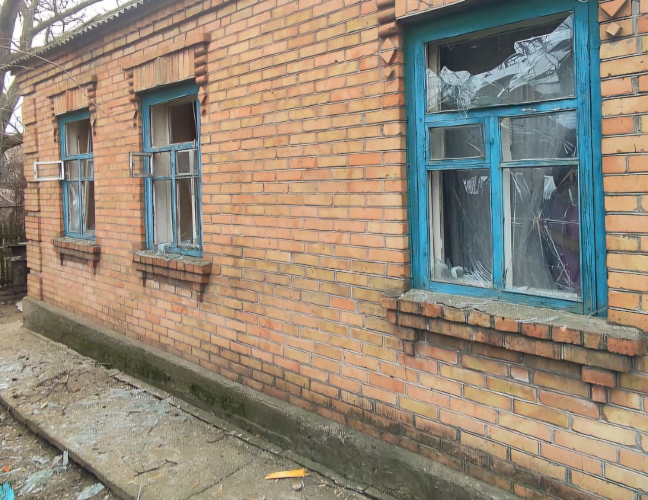В оселі вибиті вікна