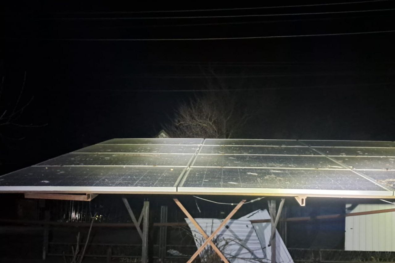 Побиті сонячні панелі