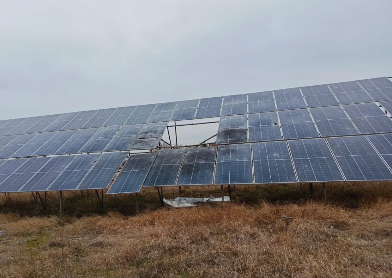 Побиті сонячні панелі