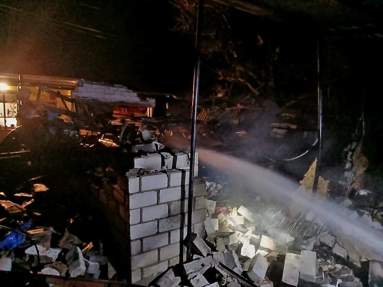 Надзвичайники приборкують пожежу, яка виникла через удар