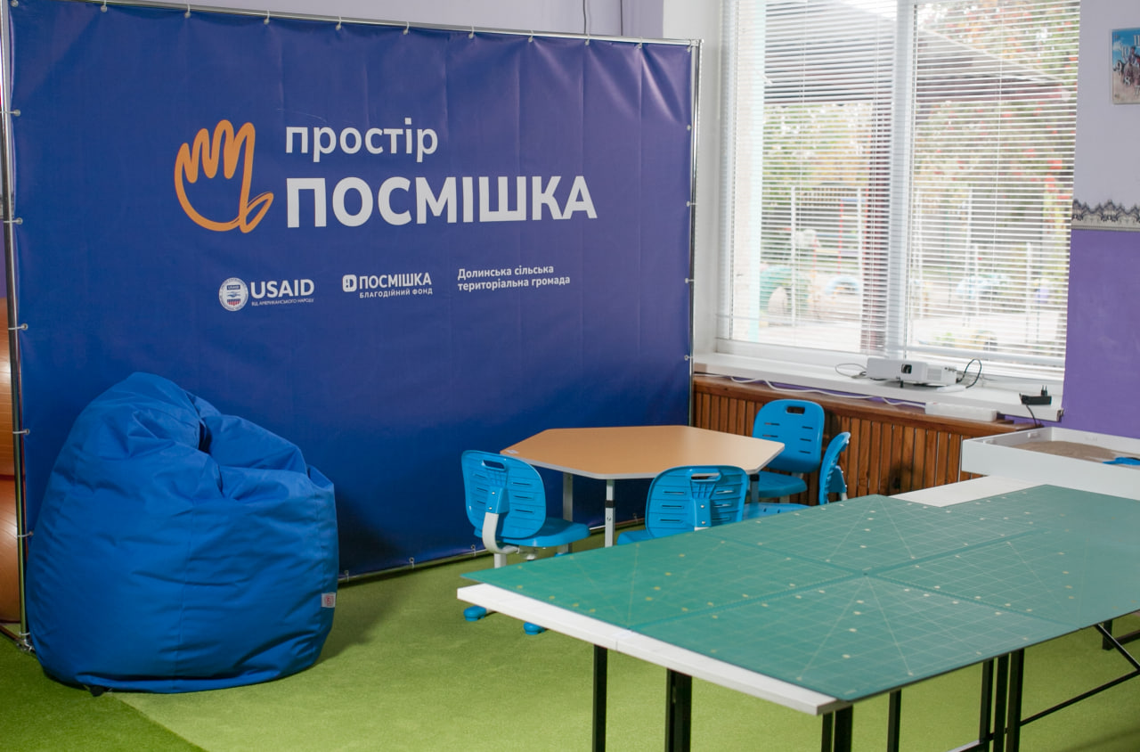 Забезпечили ноутбуками, проєкторами, екранами та аудіосистемами