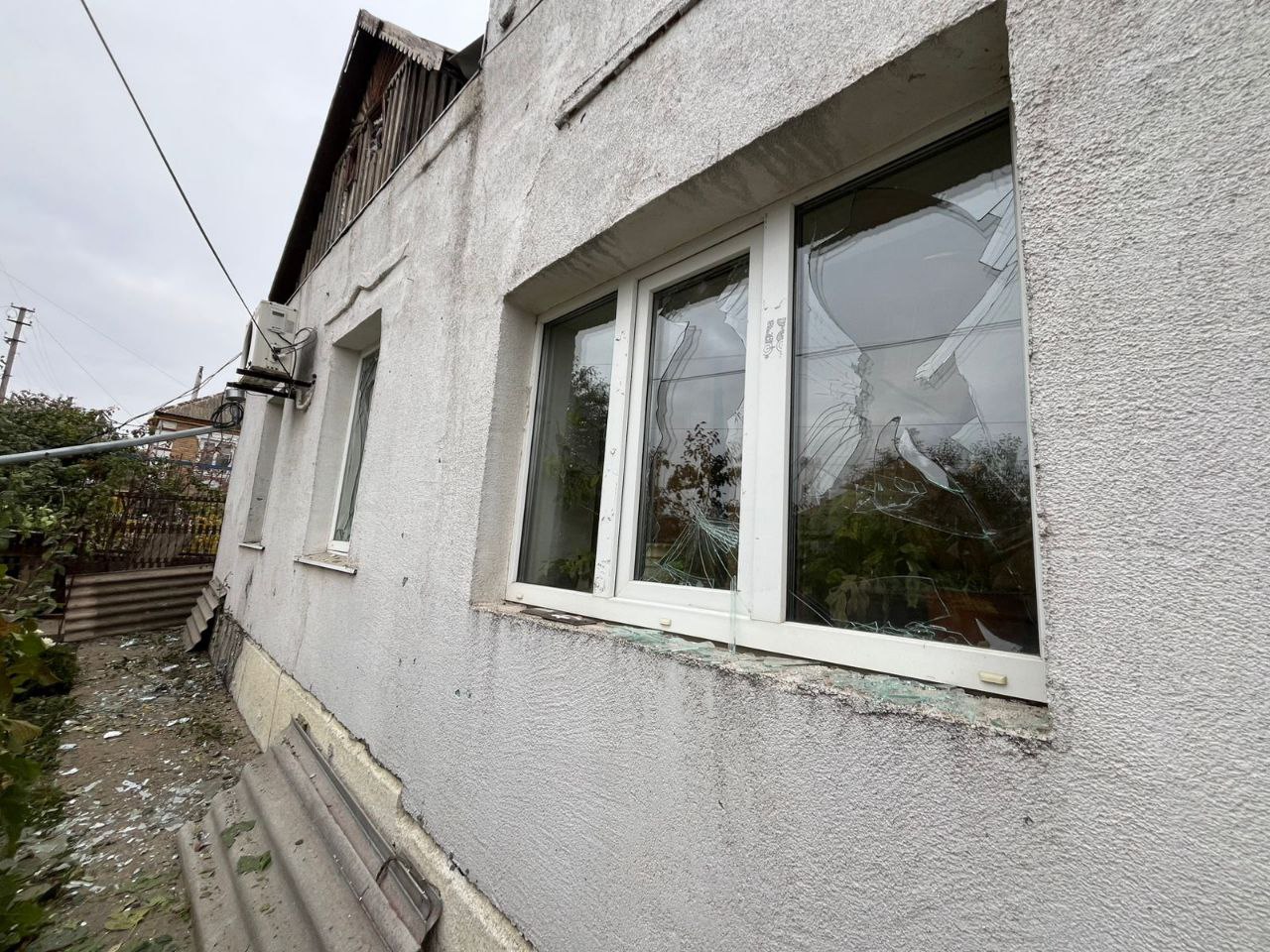 У приватному будинку побиті вікна