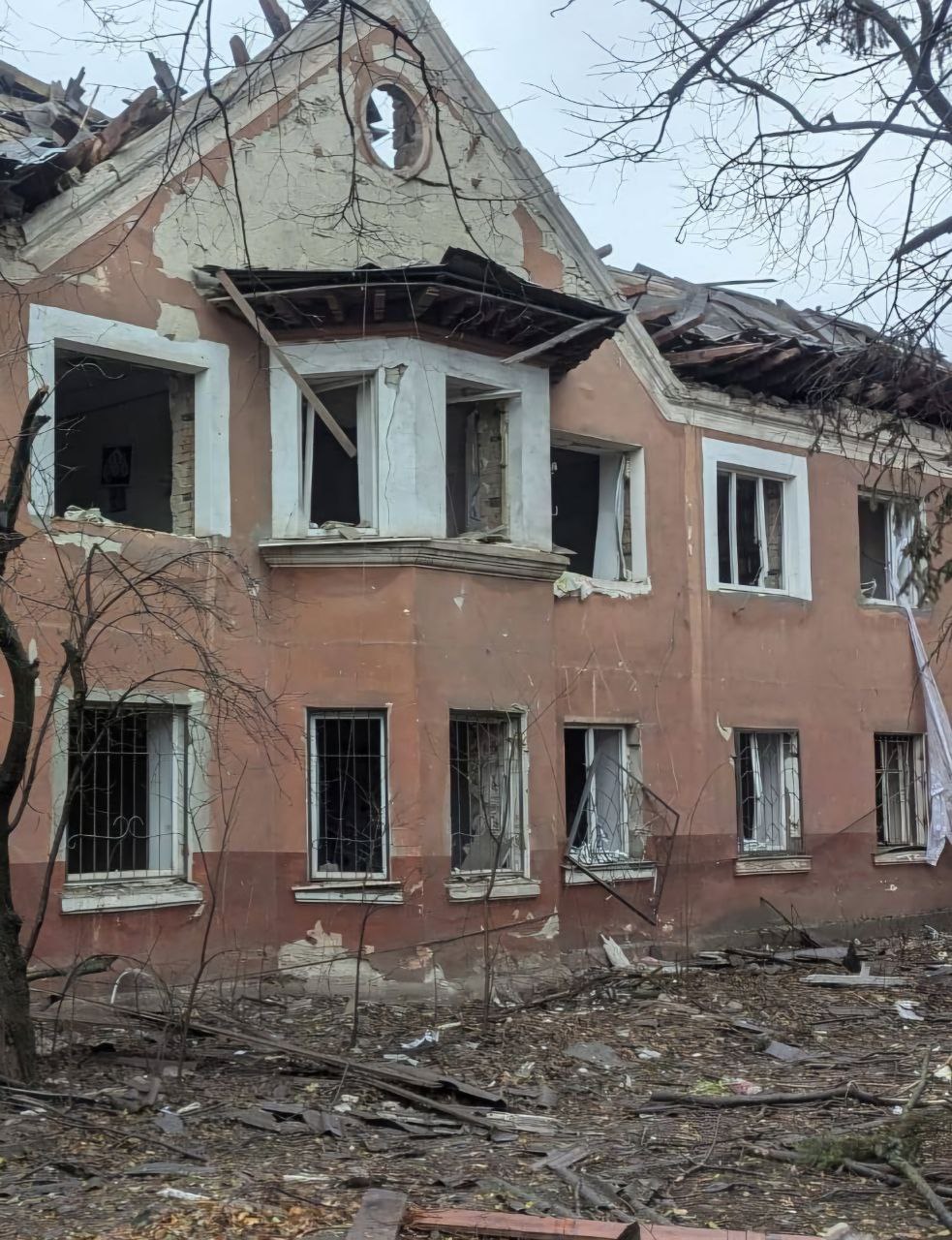 Потрощена двоповерхівка
