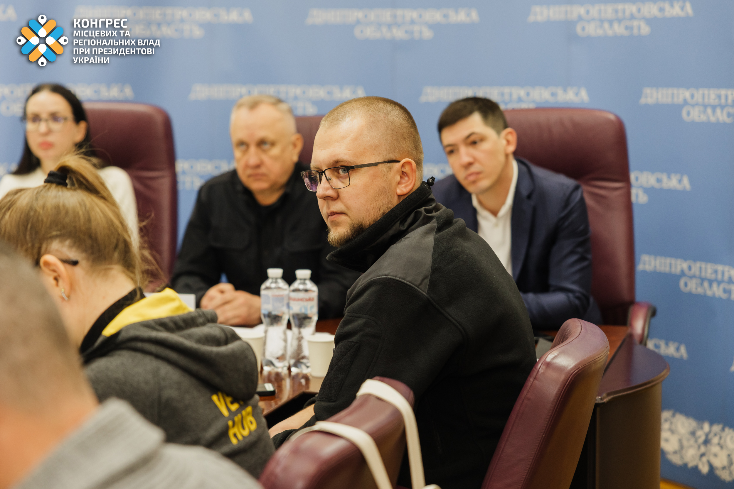 Учасники за обговорення теми працевлаштування ветеранів