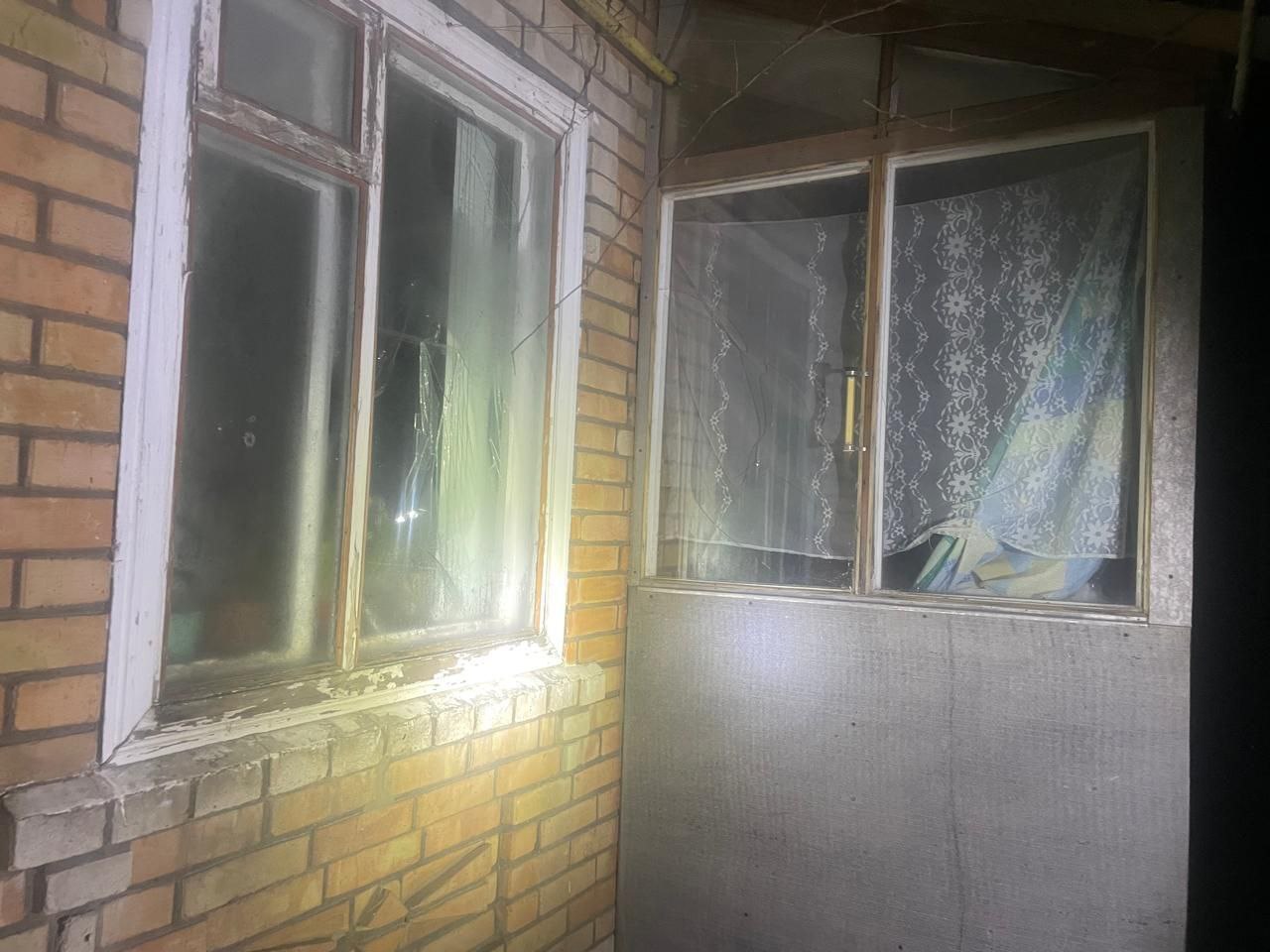 У будинку побите вікно