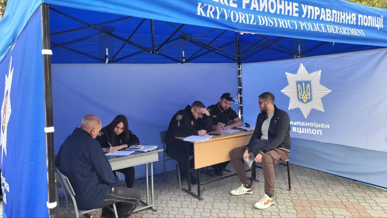 У власників потрощених осель приймають заяви про понівечене майно