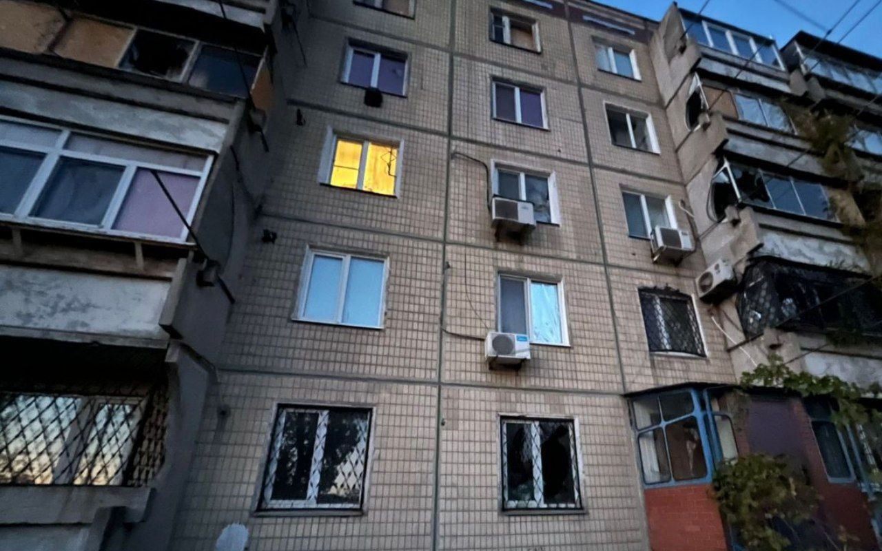 Через атаки росіян на Нікополь побиті вікна і у п'ятиповерхівці