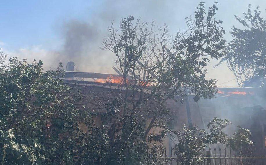 Вогнем знищено покрівлю оселі