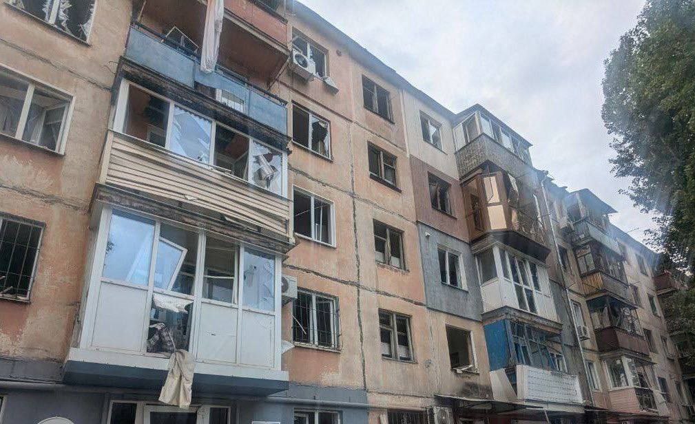 Скло з вікон посипалося і у багатоповерхівках.