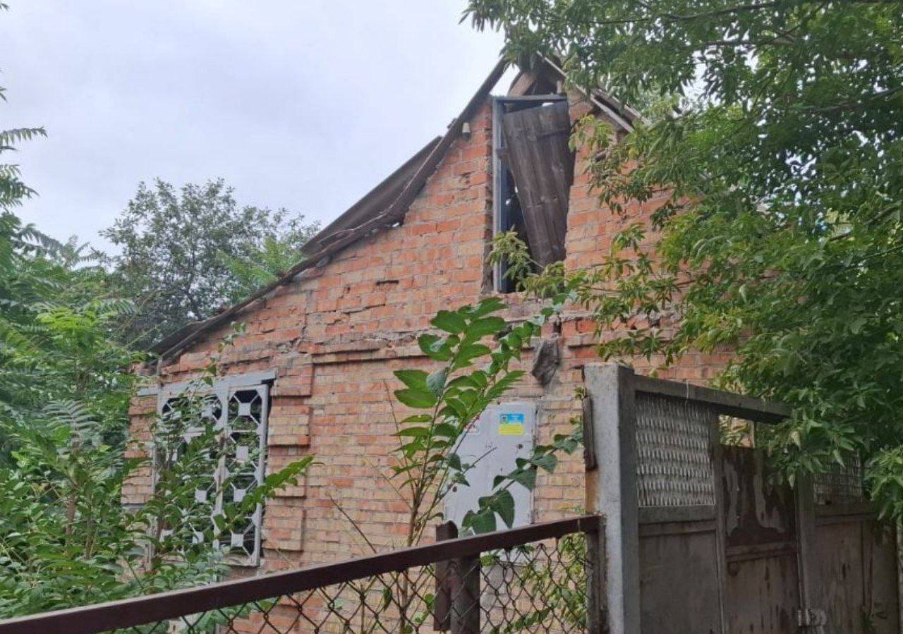 Побитий приватний будинок.