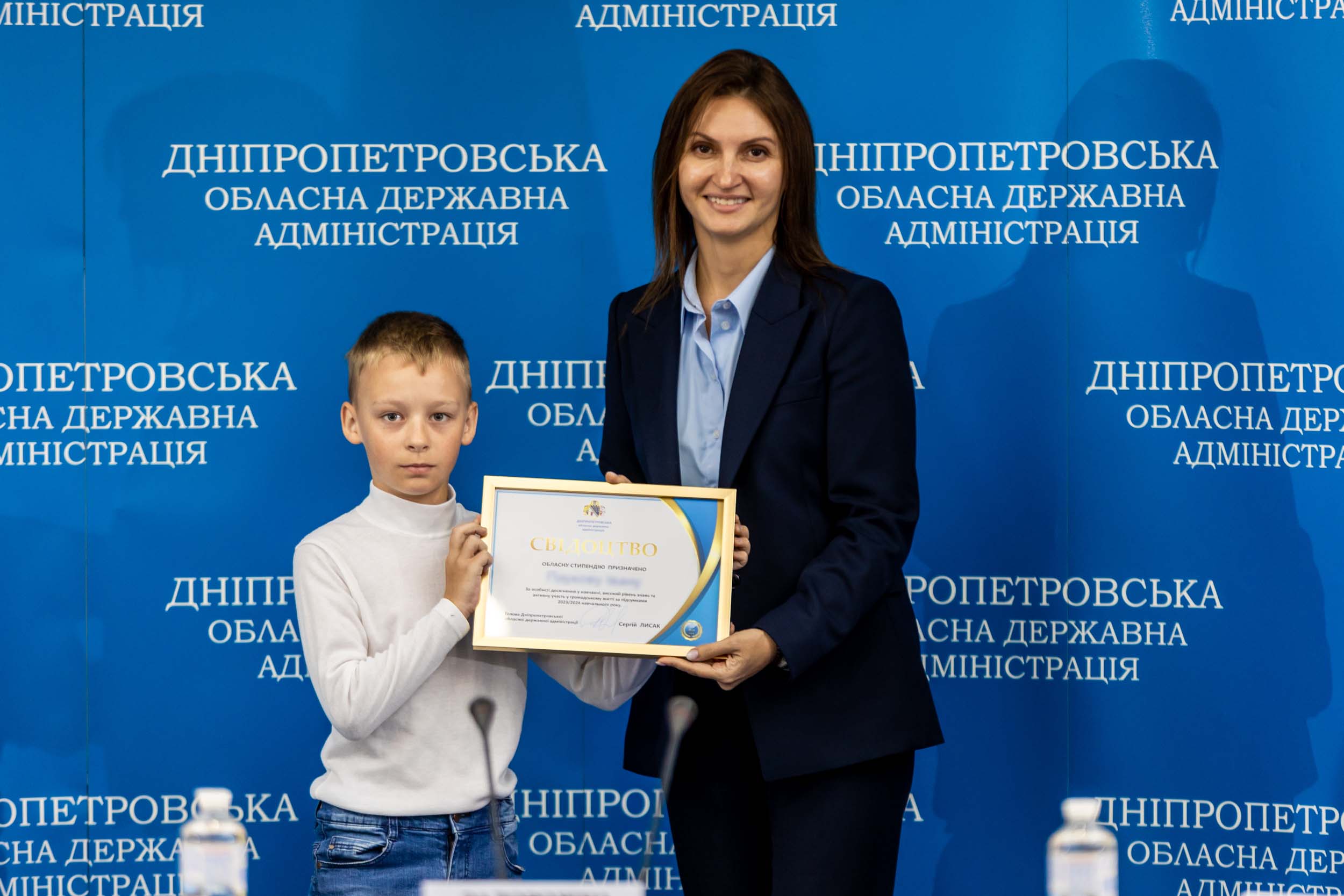 Надія Задорожна та володар обласної стипендії Іван.