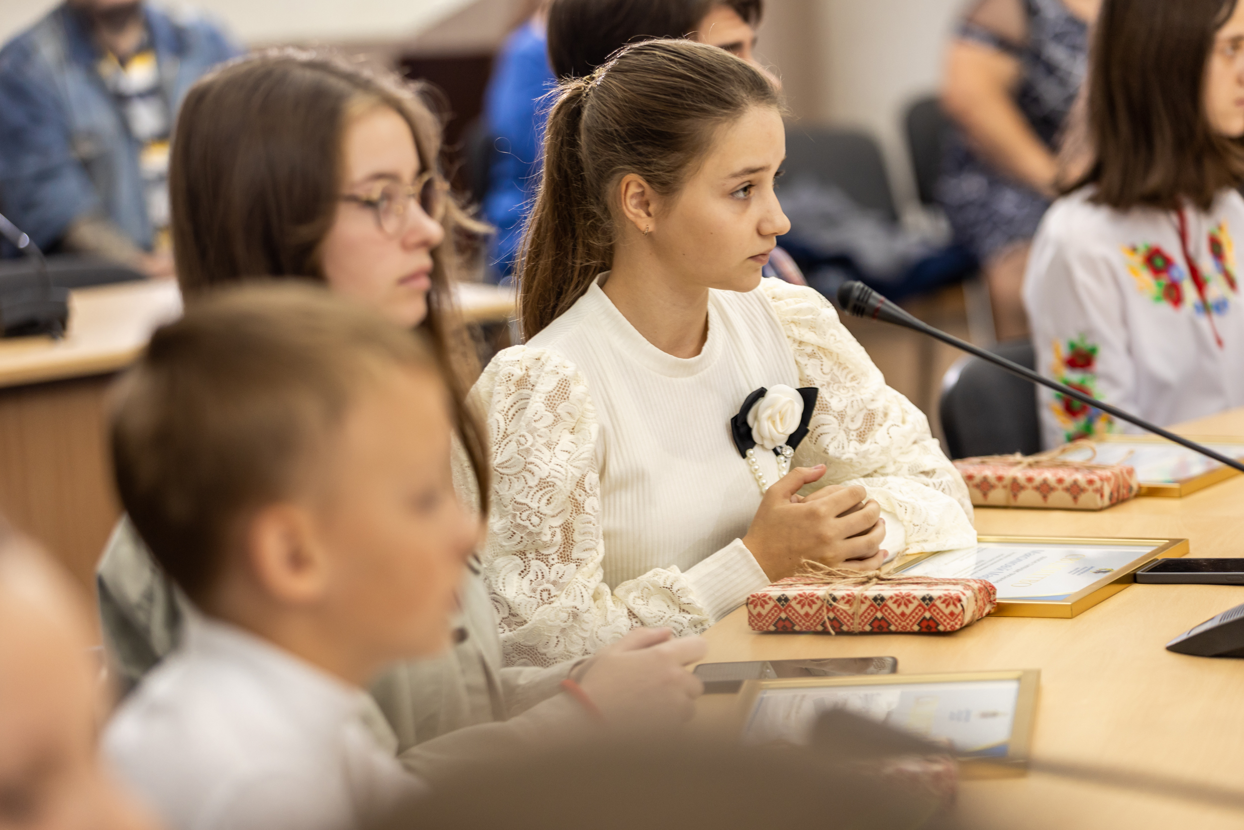 Учасниці урочистої церемонії вручення Свідоцтв.