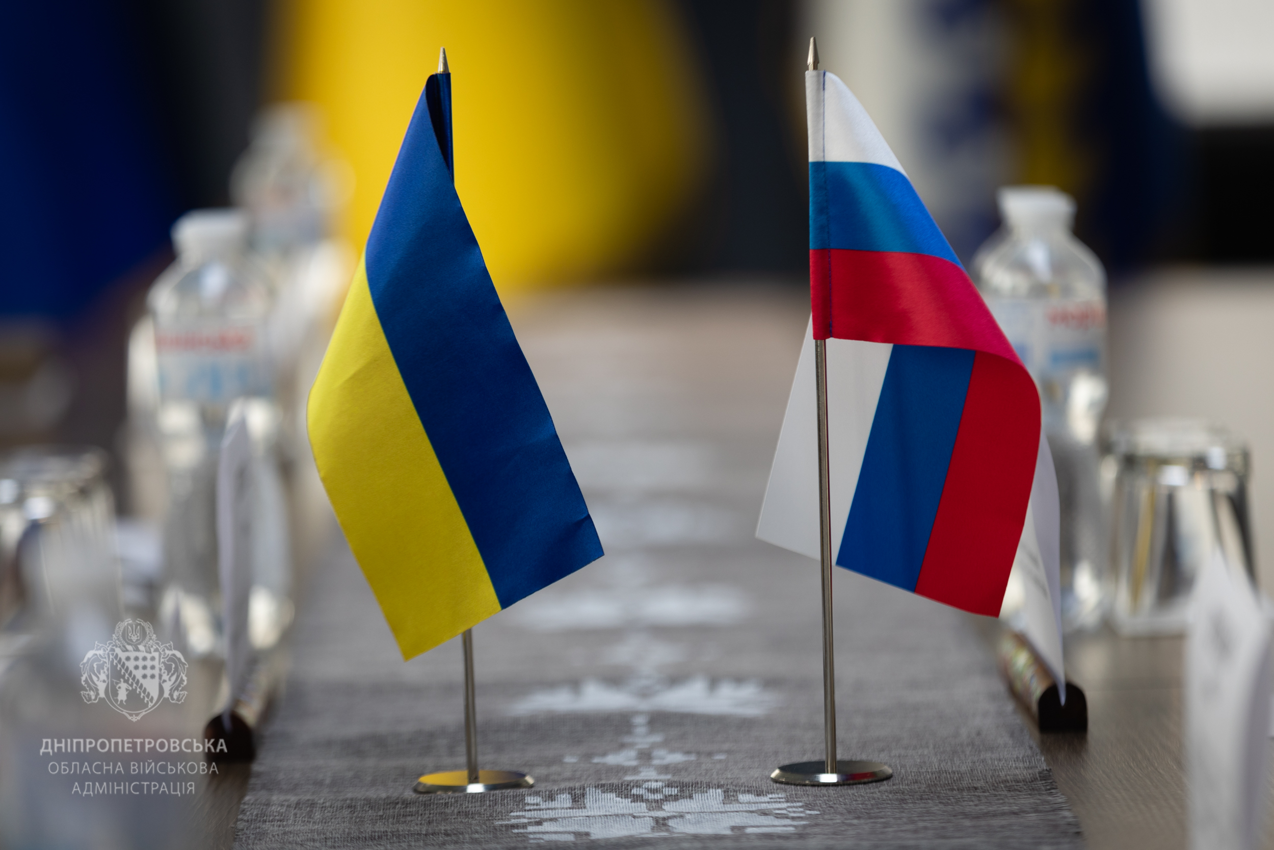 Прапори України та Словенії