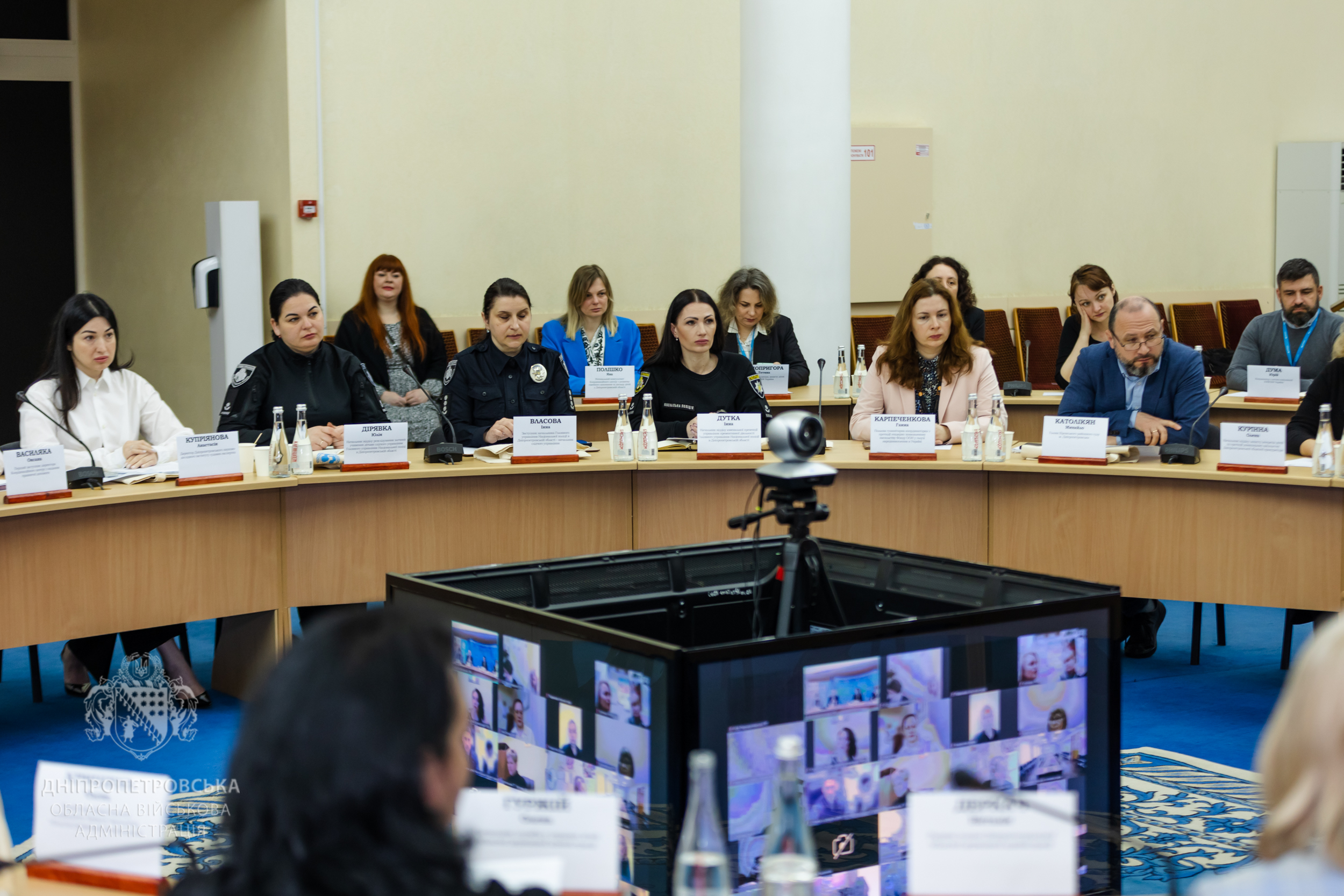 До заходу долучилися урядовців, команда від області, представники громадських організацій, правники, поліціянти