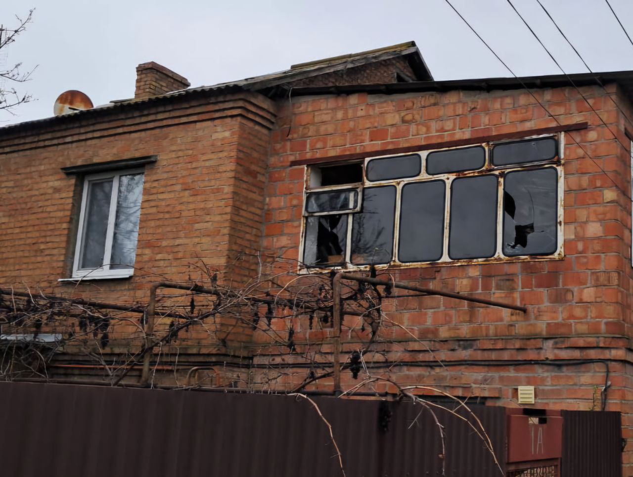 У приватній оселі потрощені вікна