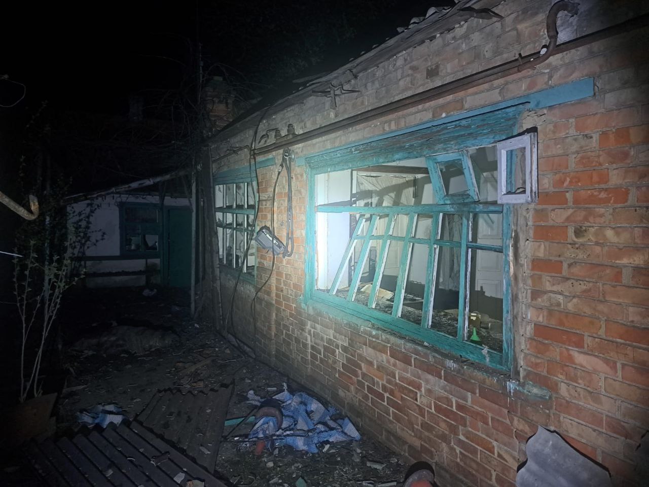 З вікон у приватному будинку посипалося скло