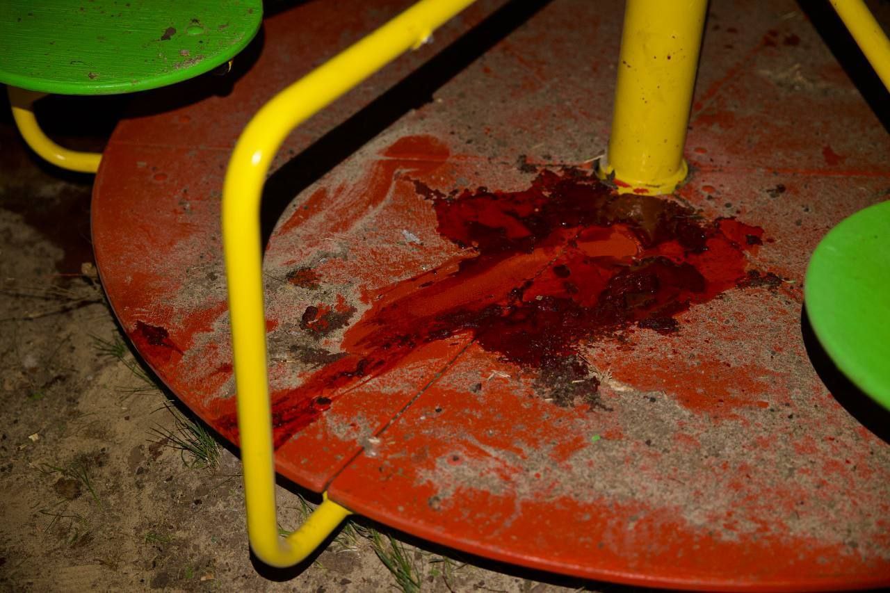 Дитяча карусель в крові 