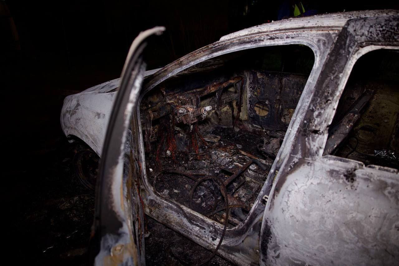 Знищена вогнем автівка