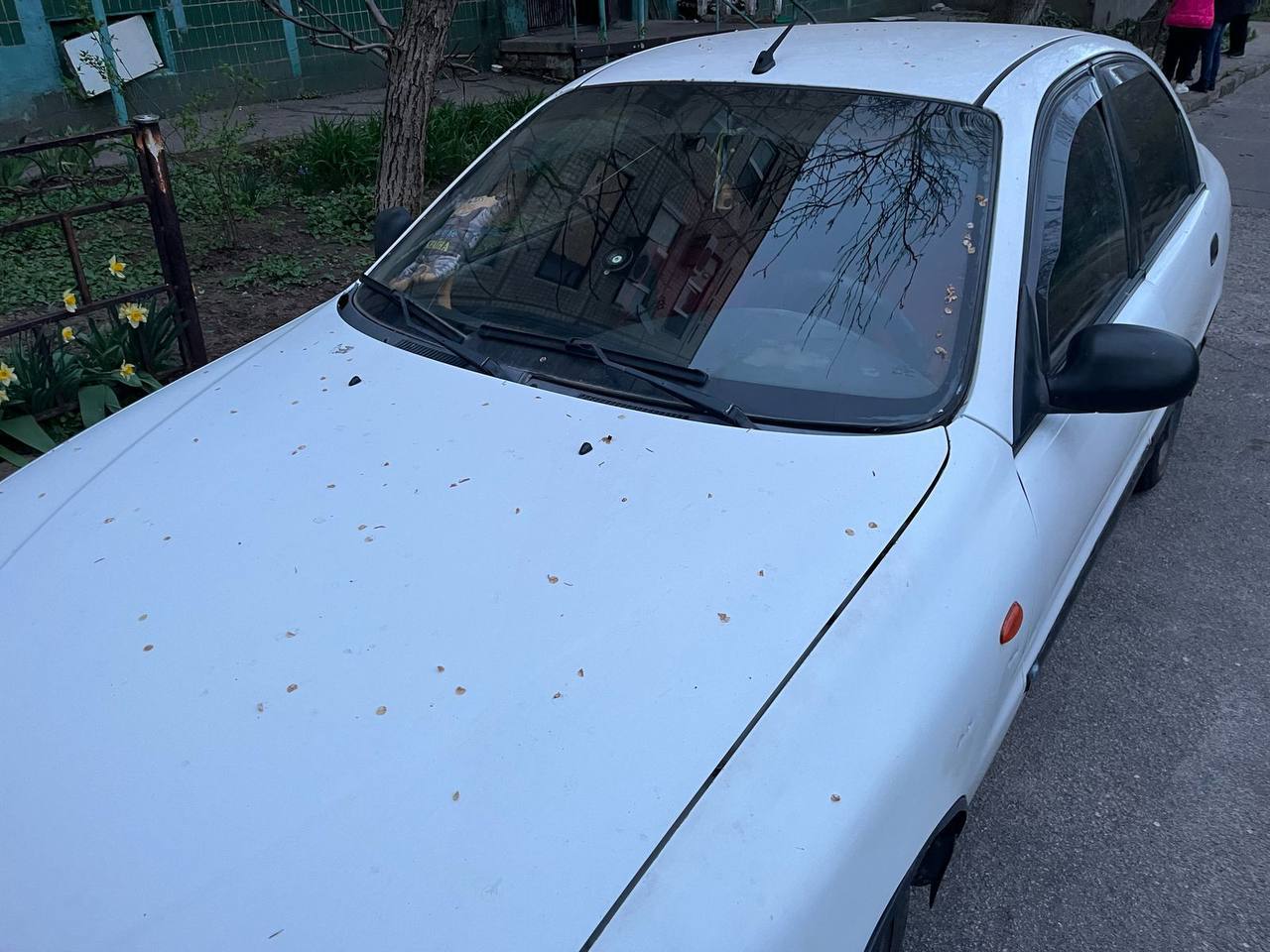 Пошкоджена легкова автівка