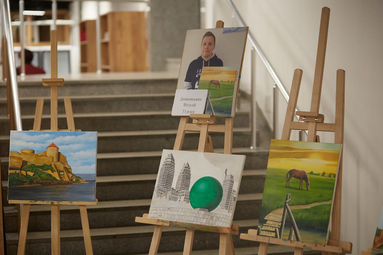 Виставка творчих робіт дітей з аутизмом 