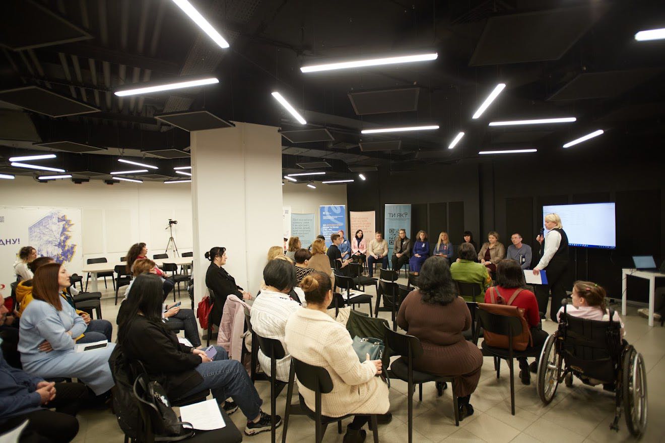 Обговорення викликів, з якими стикаються батьки дітей з РАС