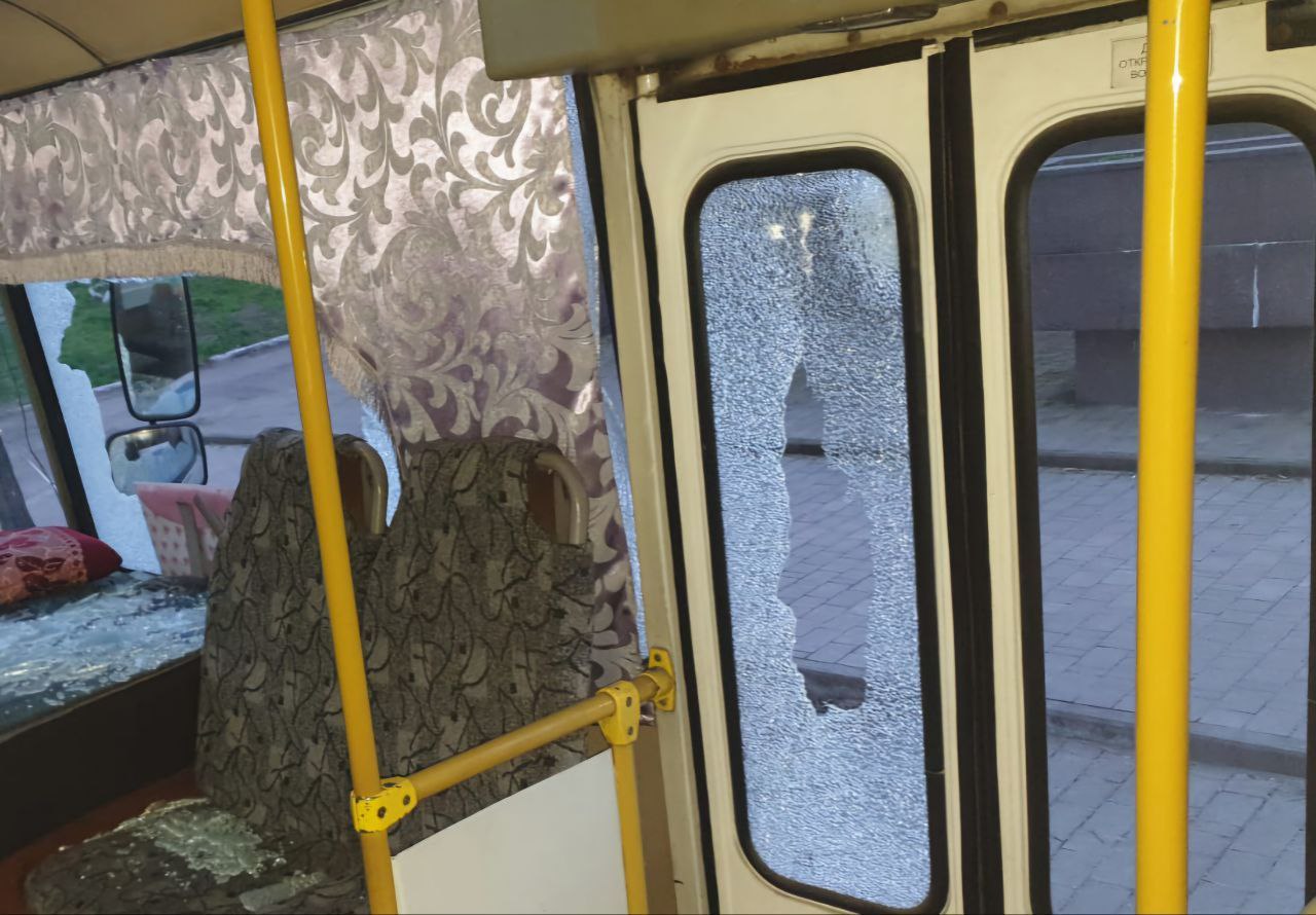 Побитий автобус