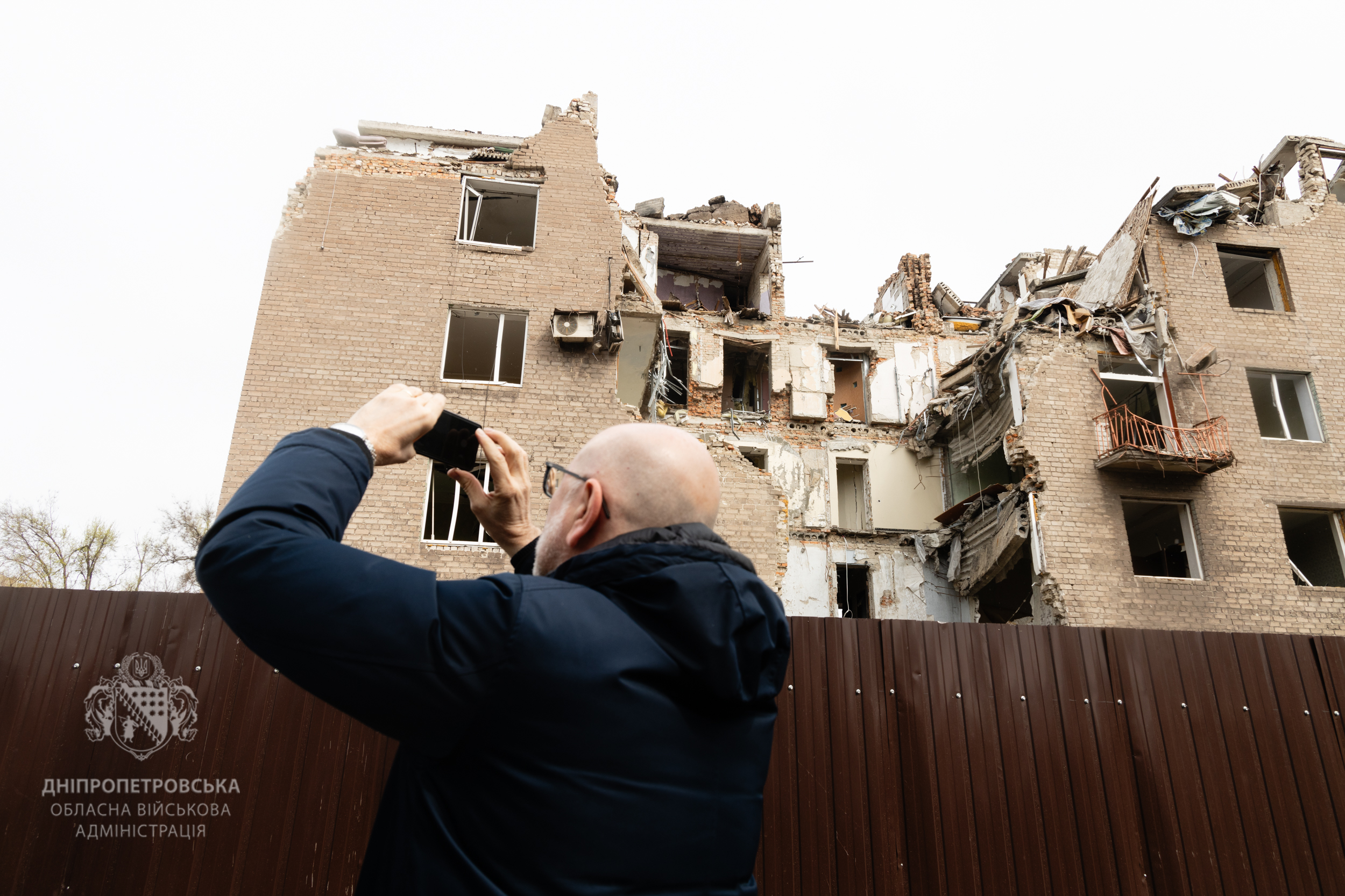 Міжнародна делегація на місці ворожої атаки у Кривому Розі