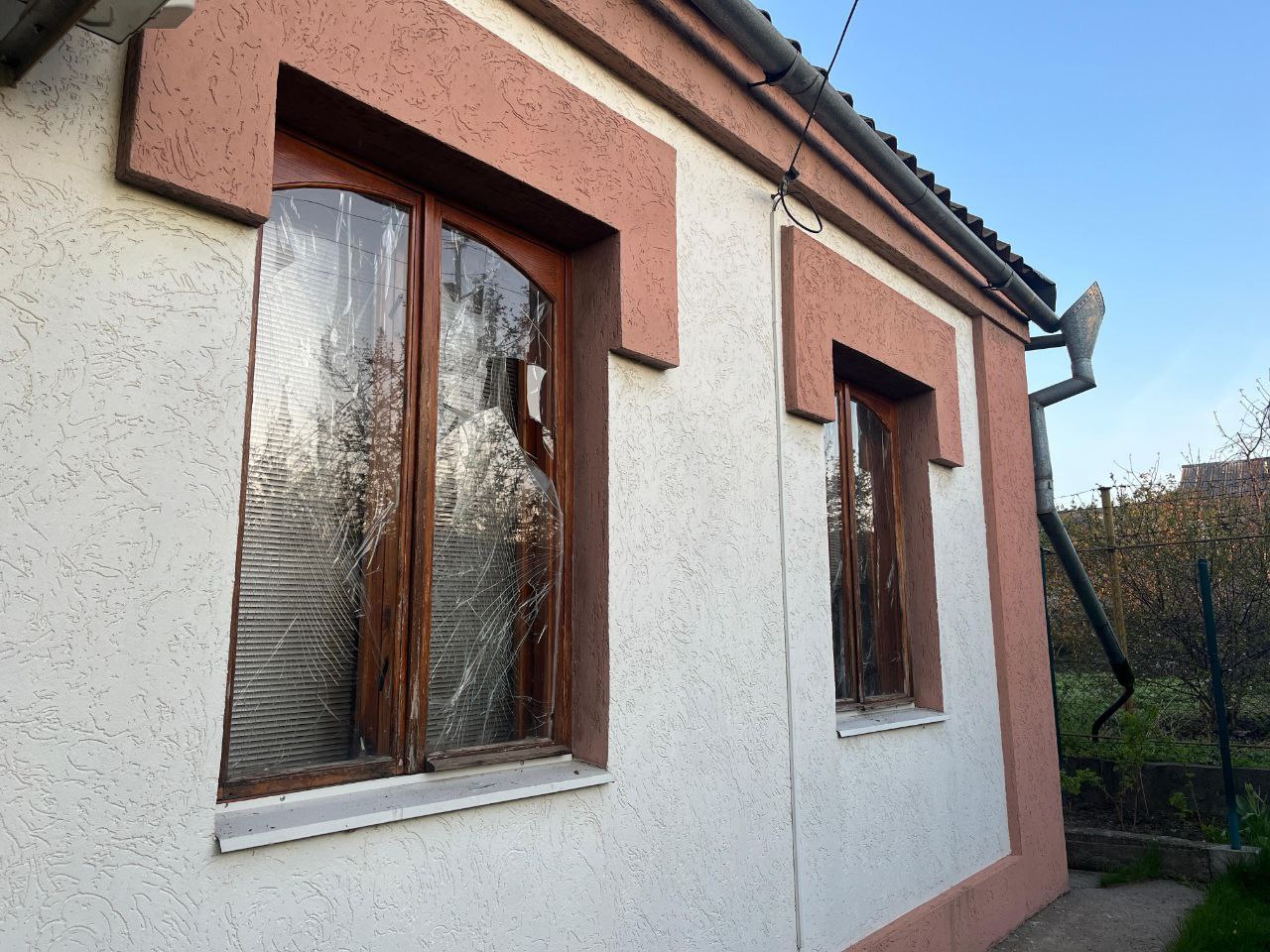 У приватному будинку побиті вікна