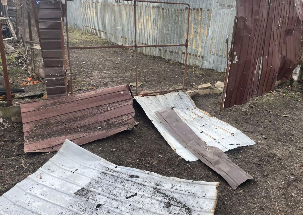 Понівечений паркан