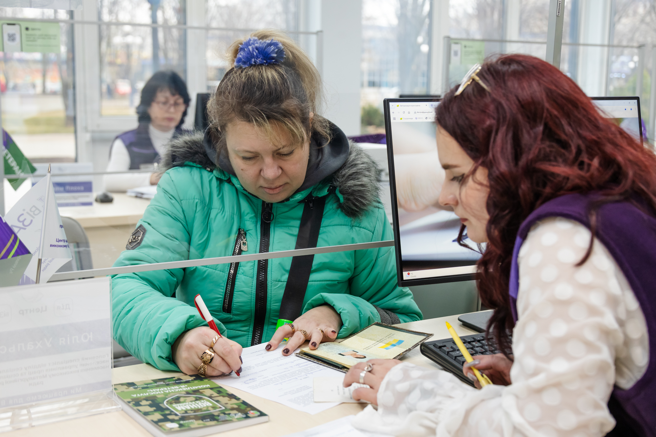 Адміністратори у новому офісі