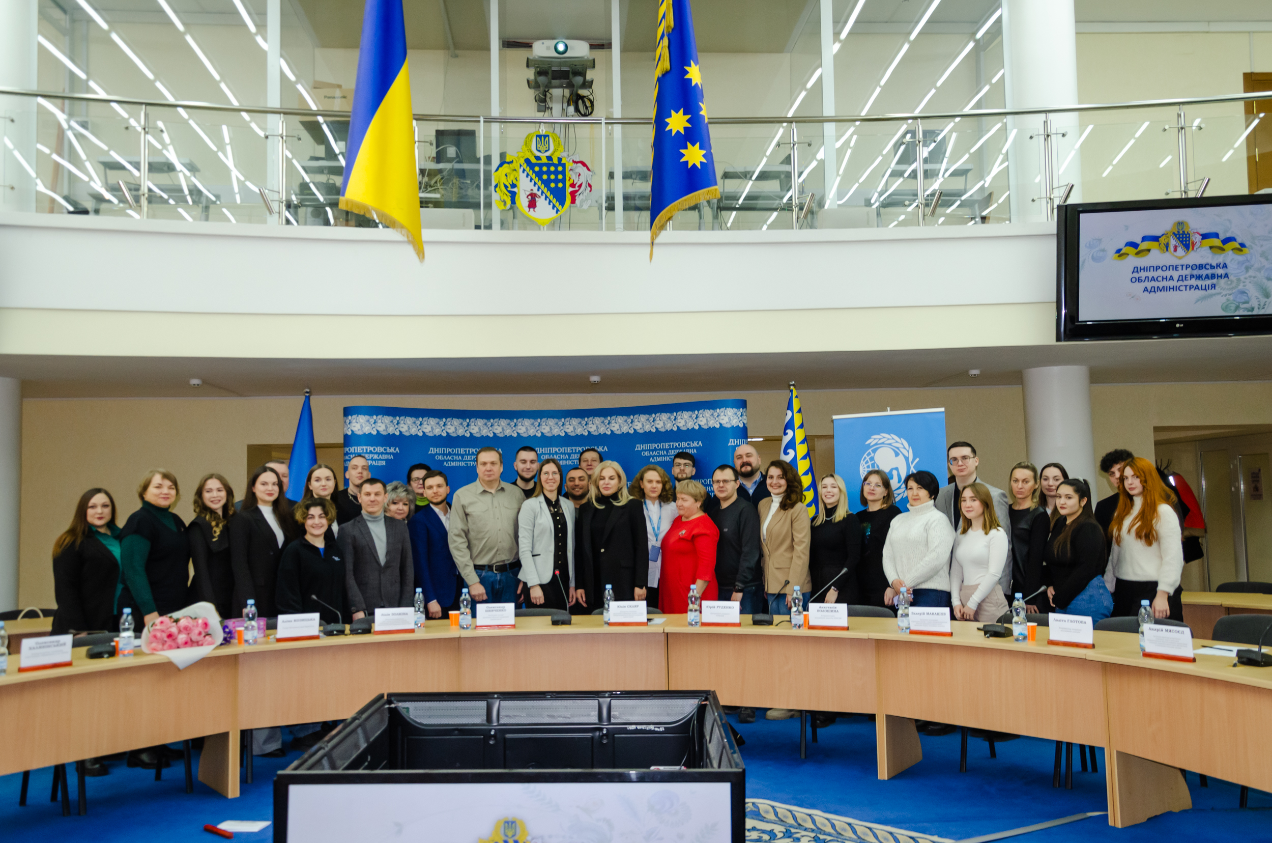 Загальне фото учасників зустрічі