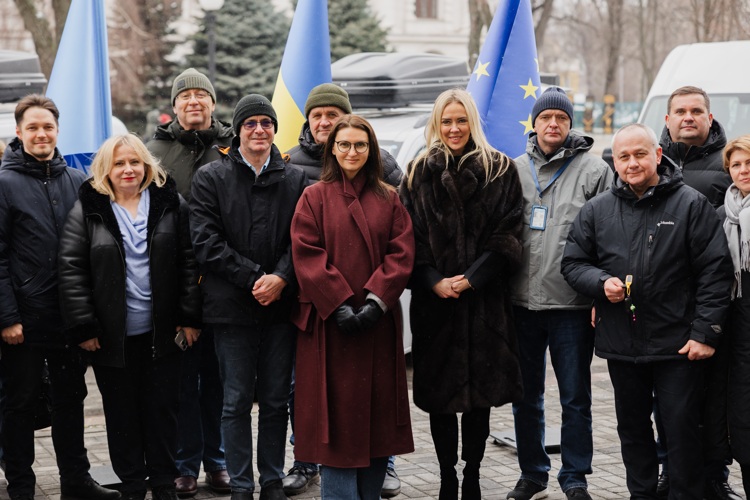 Заступники начальника Дніпропетровської ОВА Ірина Грицай та Надія Задорожна з представниками ПРООН, очільниками громад та директорами лікарень і центрів соцпослуг