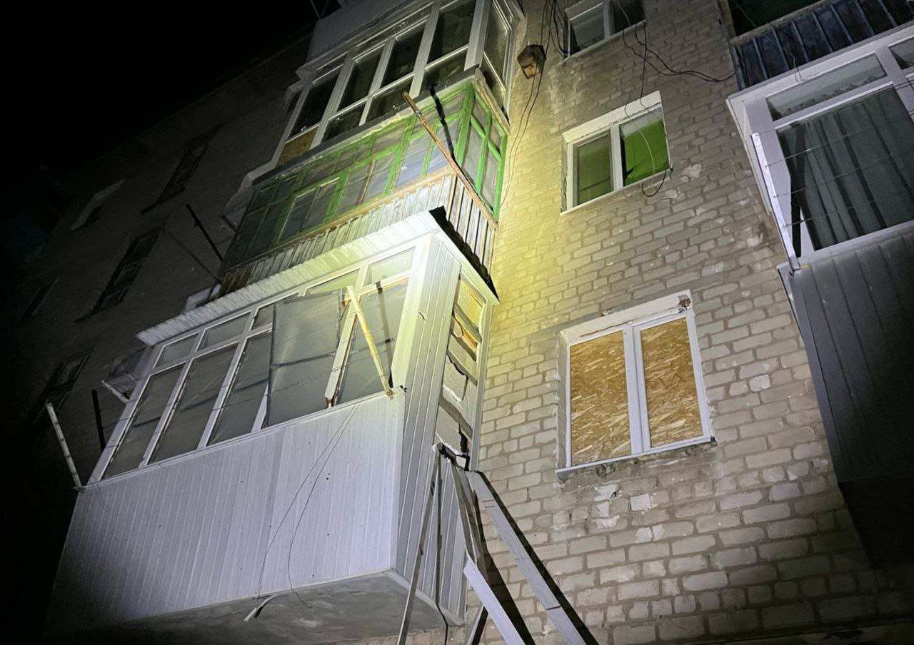 У багатоквартирному будинку побиті вікна