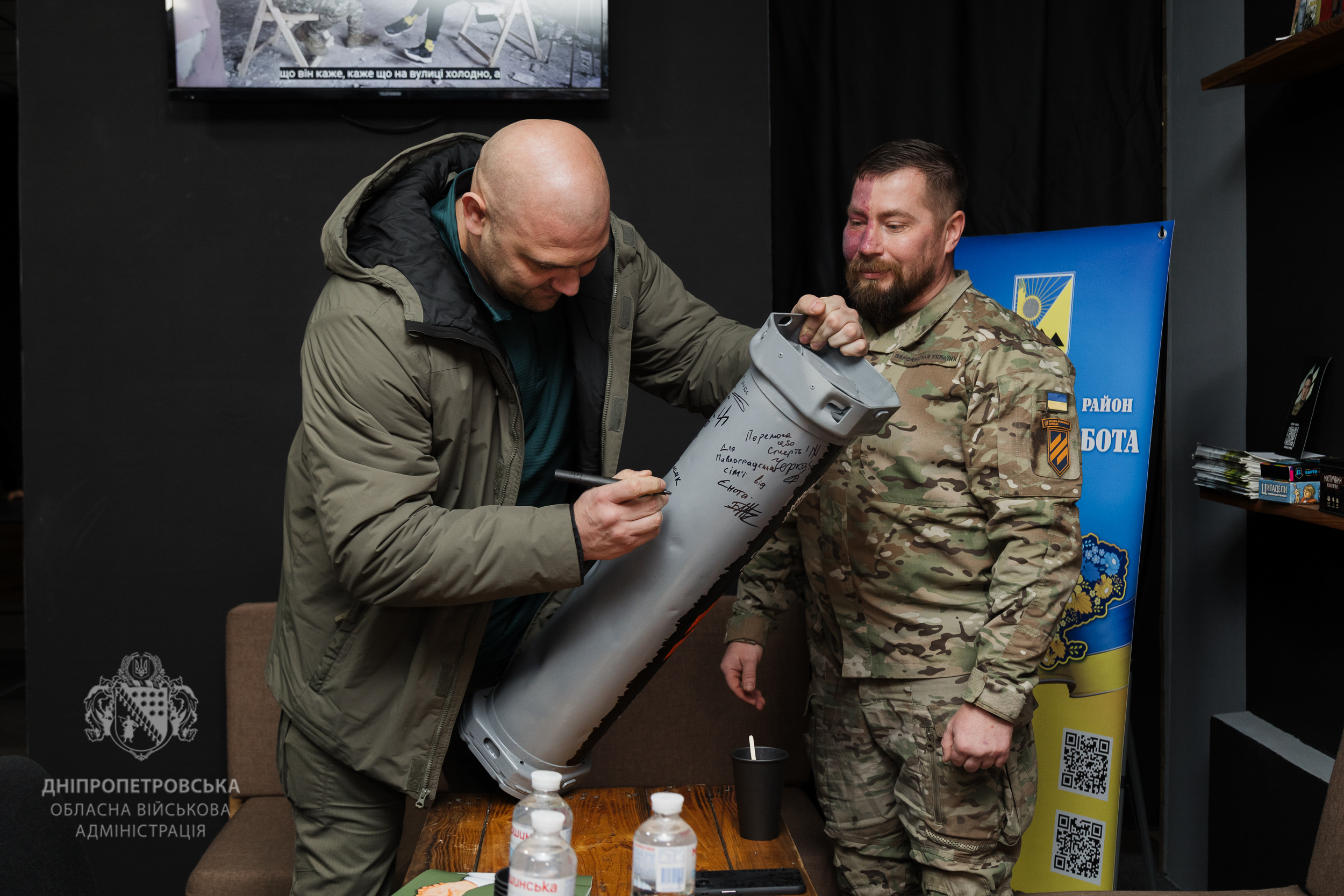 Начальник ОВА Сергій Лисак залишив підпис на пам’ять 