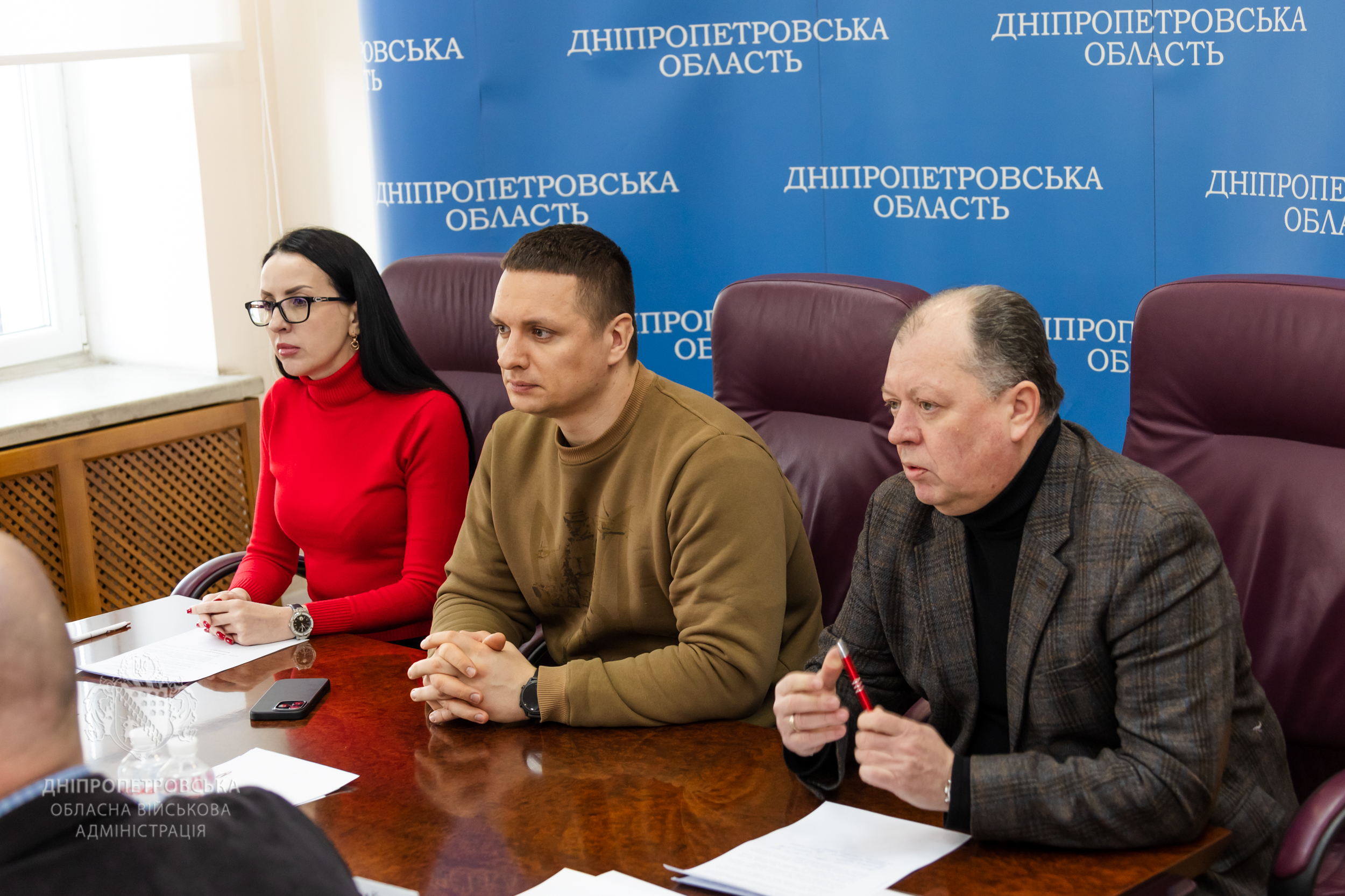 Директорка департаменту економічного розвитку Дніпропетровської ОВА Яна Худенко, перший заступник очільника області ОВА Юрій Яндульський, начальник Південно-Східного Міжрегіонального управління Державної служби з питань праці Валерій Тригубенко