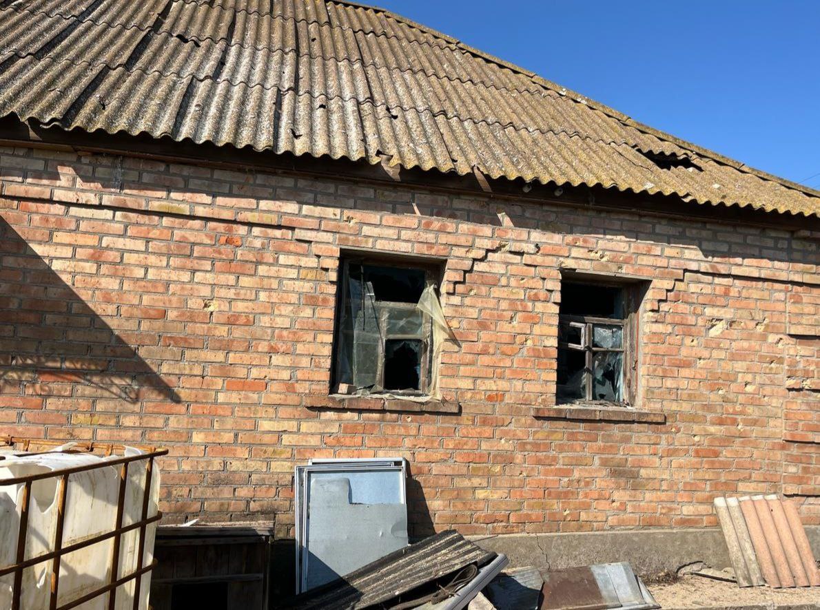 У приватному будинку понівечені дах та вікна