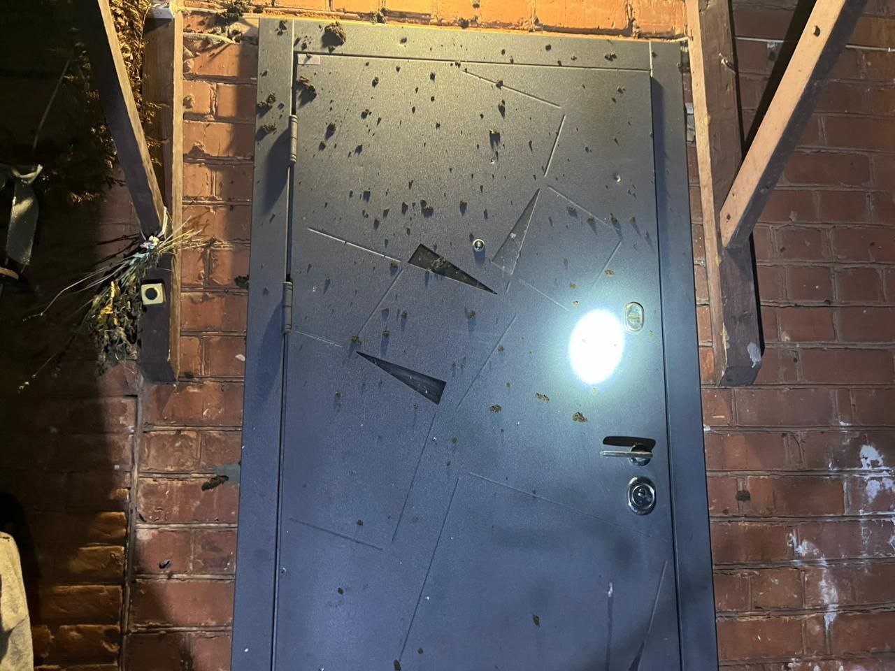 Понівечені двері