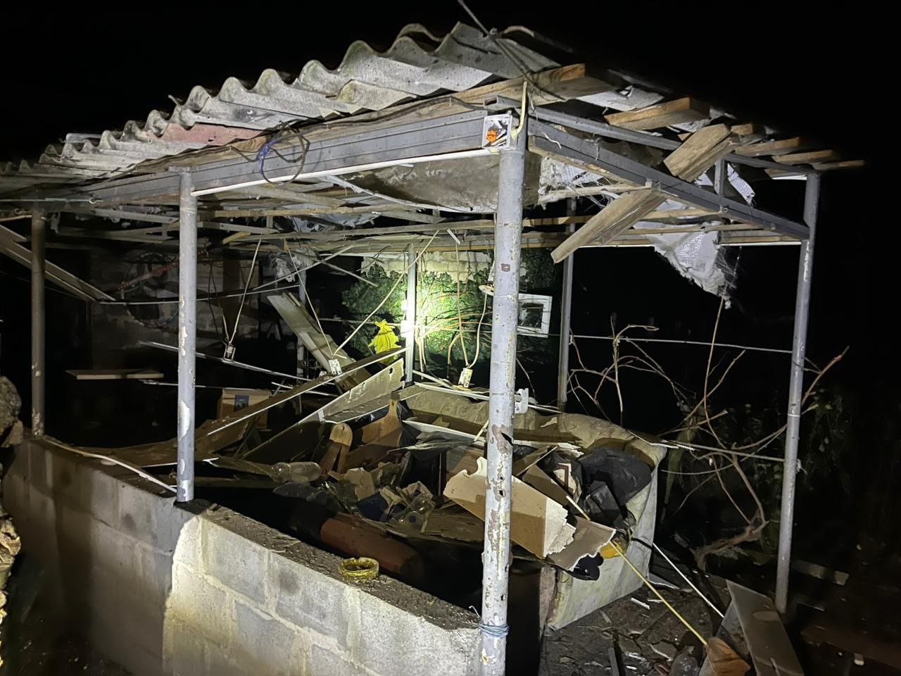 Пошкоджена надвірна споруда