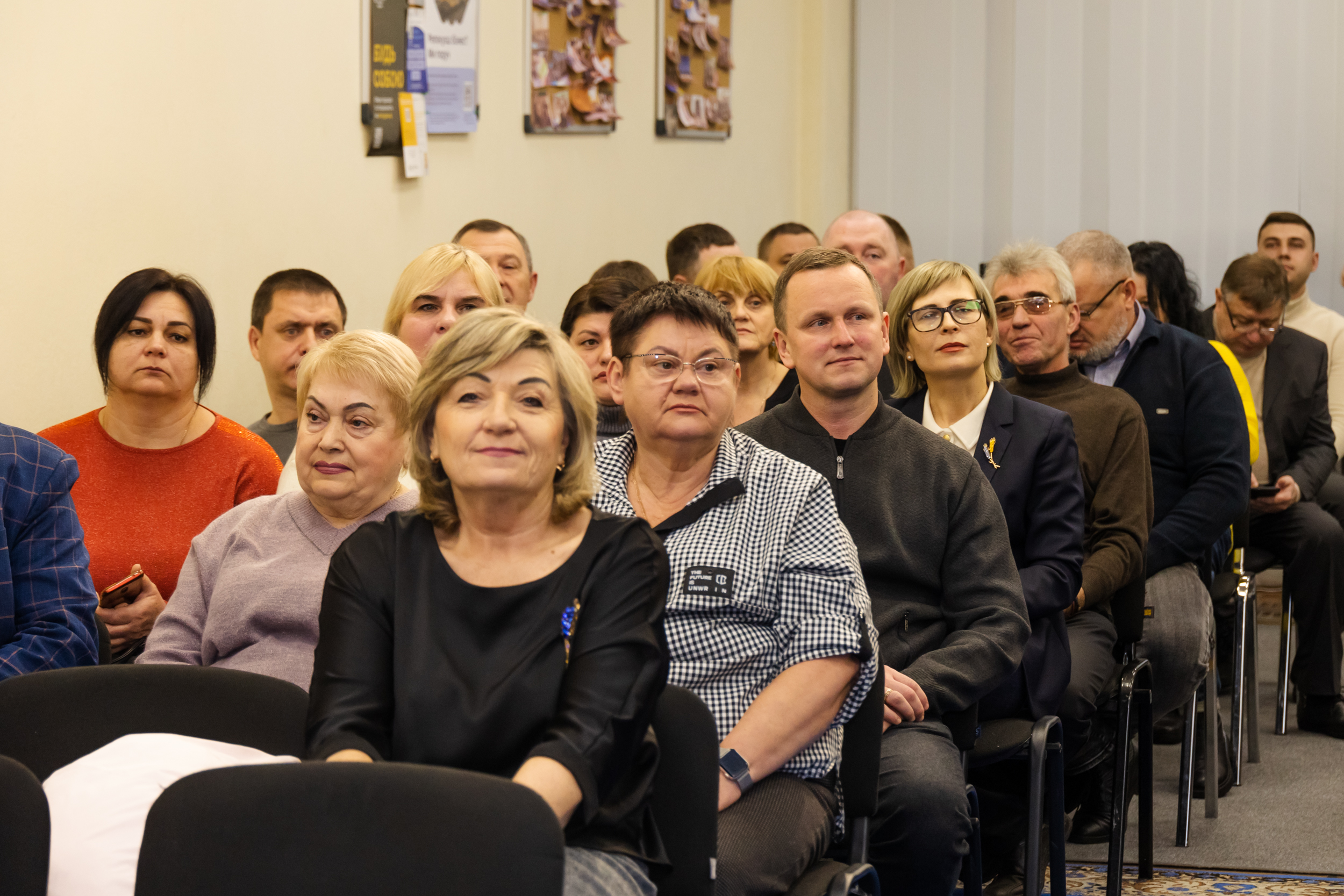  Представники громад на врученні зарядних станцій EcoFlow