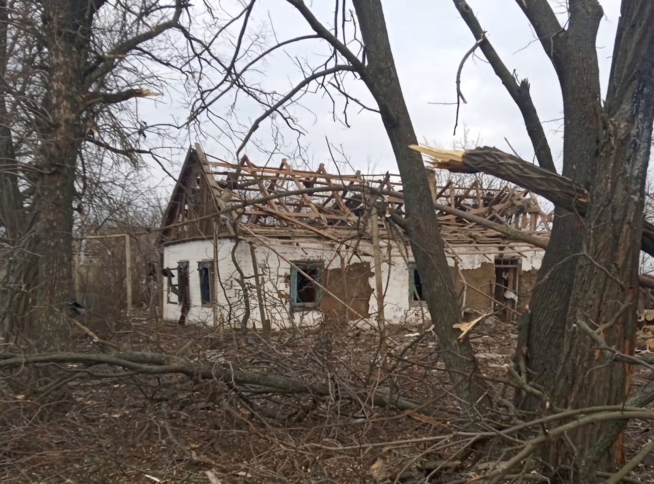 Приватна оселя через ворожий удар - без даху