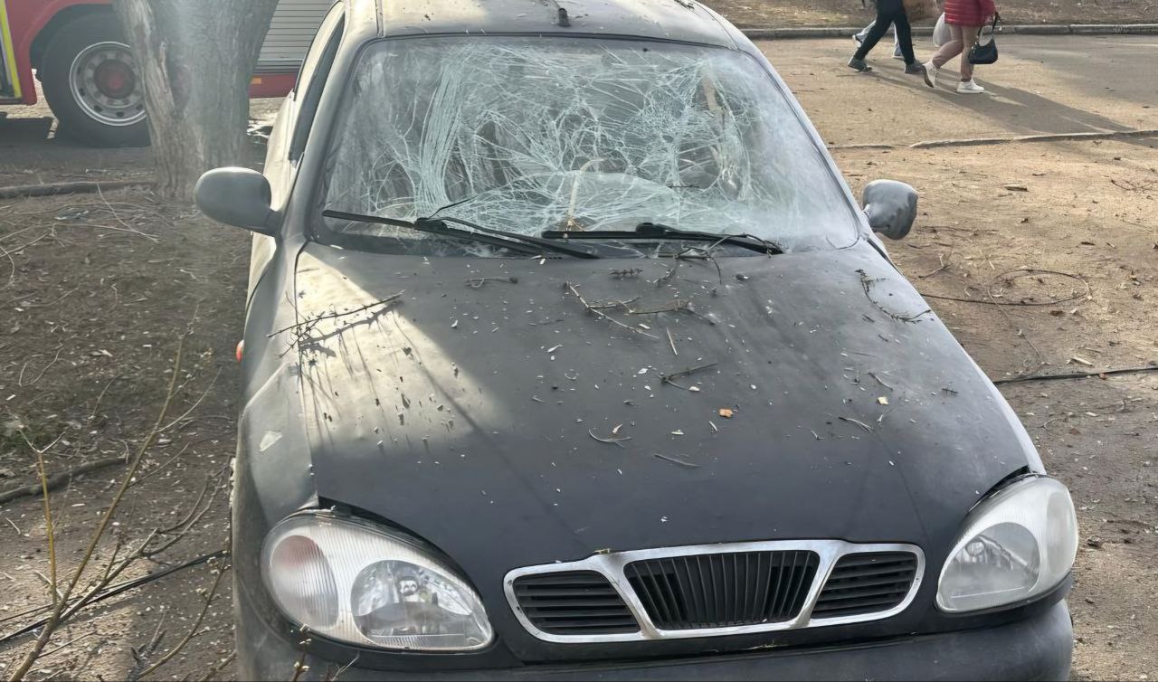 У легковика побите лобове скло