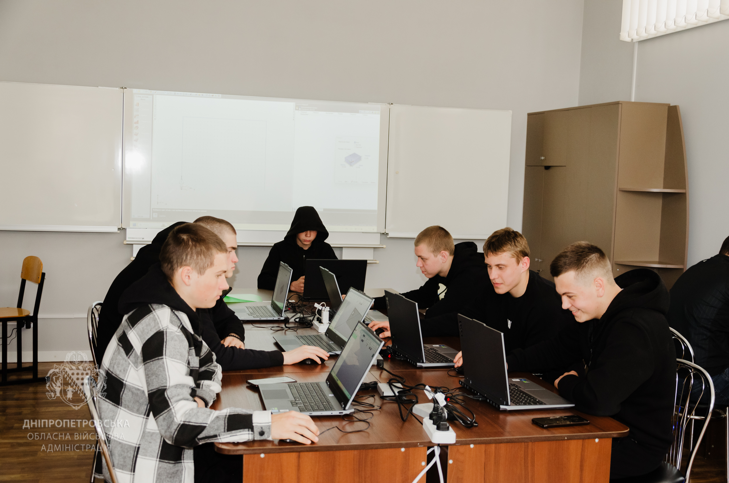 Учні вчаться моделювати на комп’ютерах
