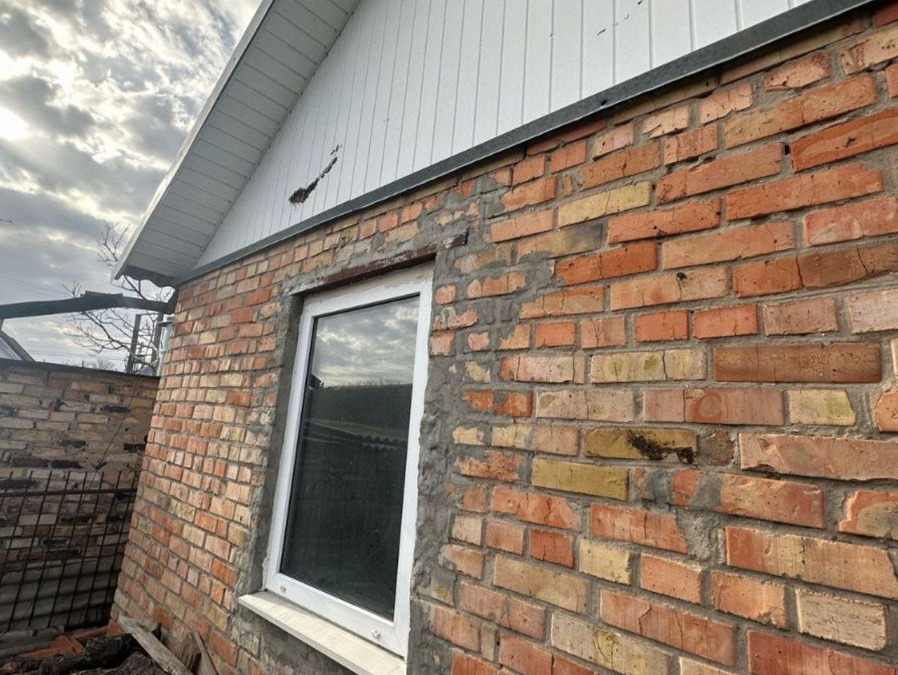 В оселі місцевих понівечено обшивку даху